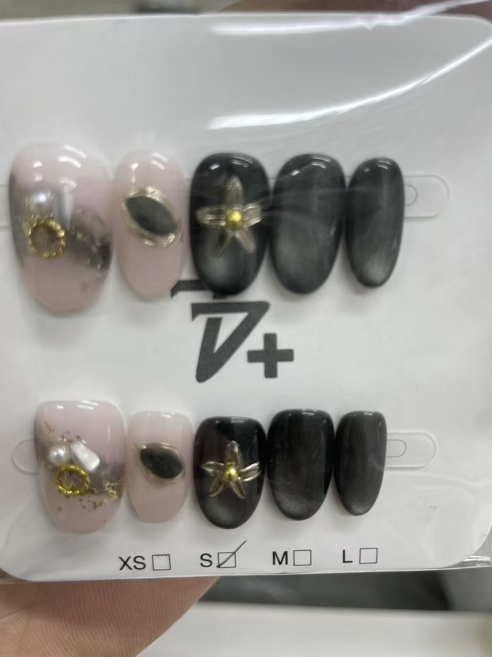 新規ネイルは、ライブ配信中にご購入ください! ブラック×ピンク 新規ネイルは、ライブ配信中にご購入ください! ブラック×ピンク